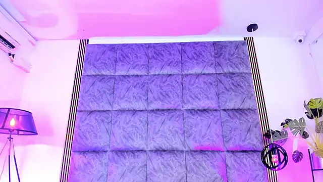 Snapshot of LaurenRodriiguez chatting on November 8, 1:00 pm LaurenRodriiguez online show from November 8, 1:00 pm