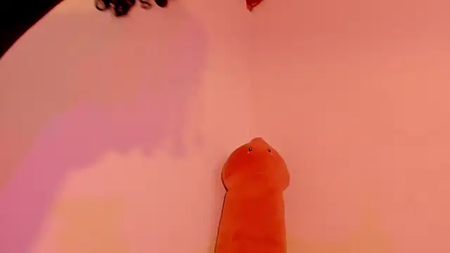 Snapshot of HarleyRedd chatting on February 14, 12:57 pm HarleyRedd online show from February 14, 12:57 pm