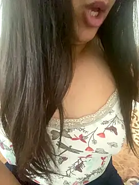 Snapshot of yassminsexy22 chatting on November 22, 11:31 am yassminsexy22 online show from November 22, 11:31 am