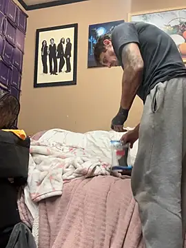 UtopianMisfit1 online show from February 6, 4:50 am