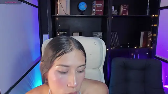 Snapshot of CamilaHarperr_ chatting on December 3, 3:52 am CamilaHarperr online show from December 3, 3:52 am