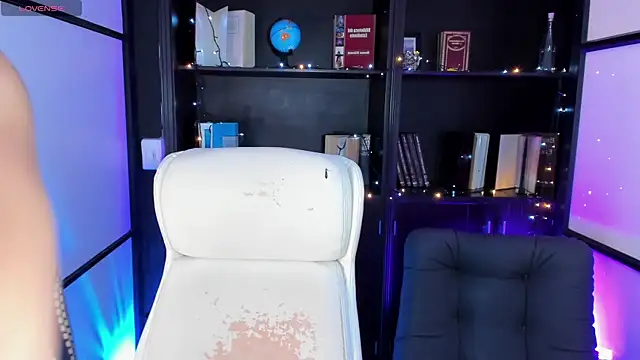 Snapshot of CamilaHarperr_ chatting on December 4, 4:21 am CamilaHarperr online show from December 4, 4:21 am