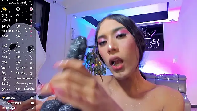 Snapshot of CamilaHarperr_ chatting on December 6, 11:14 pm CamilaHarperr online show from December 6, 11:14 pm