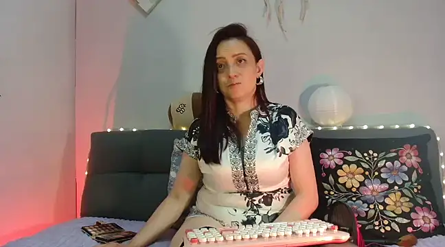 catalinamommyx online show from February 13, 11:15 pm