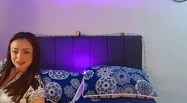 catalinamommyx online show from March 19, 6:03 am