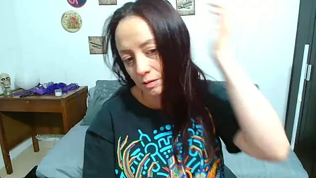 Snapshot of catalinamommyx chatting on June 19, 12:37 am catalinamommyx online show from June 19, 12:37 am