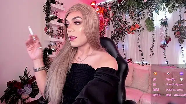 Snapshot of karol_elegance_ chatting on December 5, 1:09 pm karol elegance online show from December 5, 1:09 pm