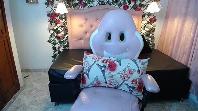 LucyCute 1 online show from February 10, 1:59 pm