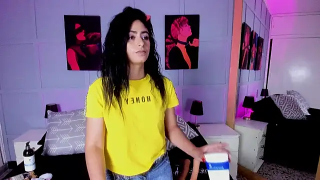 Elizabeth Santos online show from October 21, 8:09 pm