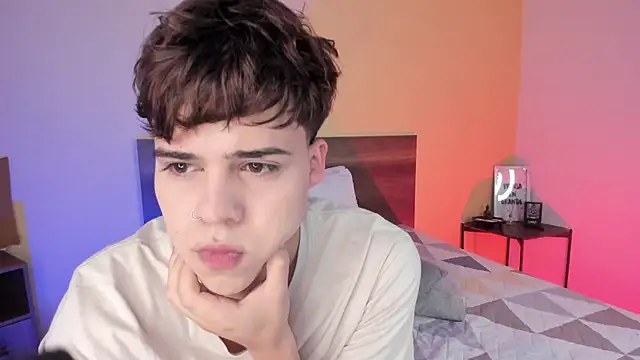 Snapshot of justinbiler chatting on February 4, 12:11 pm justinbiler online show from February 4, 12:11 pm