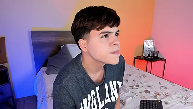 Snapshot of justinbiler chatting on February 10, 12:39 pm justinbiler online show from February 10, 12:39 pm