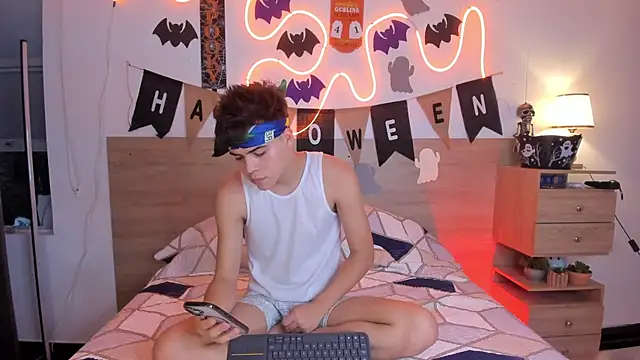 Snapshot of justinbiler chatting on October 22, 1:11 pm justinbiler online show from October 22, 1:11 pm