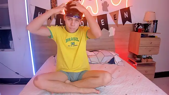 Snapshot of justinbiler chatting on October 30, 12:39 pm justinbiler online show from October 30, 12:39 pm