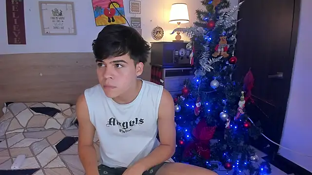 Snapshot of justinbiler chatting on December 14, 12:32 pm justinbiler online show from December 14, 12:32 pm