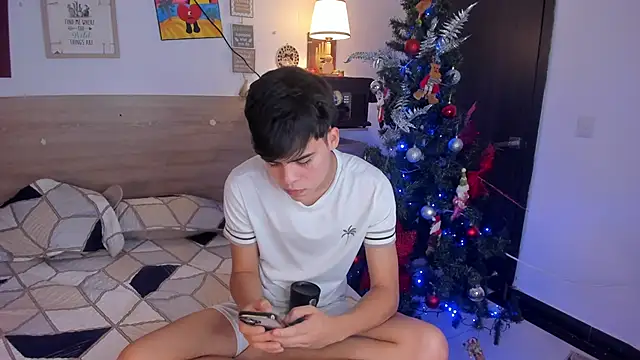 Snapshot of justinbiler chatting on December 15, 12:42 pm justinbiler online show from December 15, 12:42 pm