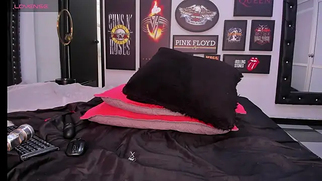 Snapshot of MADISSONLOVE_ chatting on March 15, 6:10 pm MADISSONLOVE online show from March 15, 6:10 pm