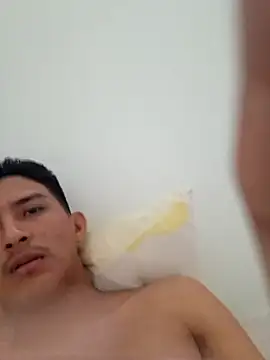 Snapshot of Guti_hazz chatting on December 17, 10:54 am Guti hazz online show from December 17, 10:54 am