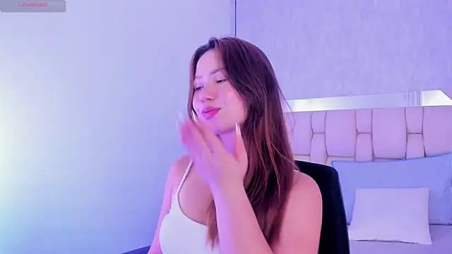 Snapshot of Roxie-Summers11 chatting on February 19, 11:04 pm Roxie-Summers11 online show from February 19, 11:04 pm