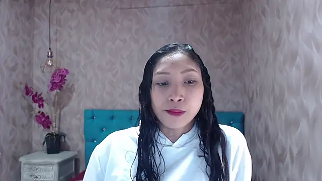 MadelineDoll online show from March 13, 1:29 pm