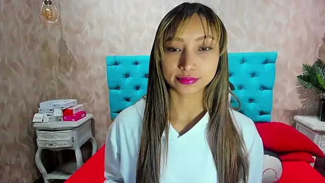 MadelineDoll online show from November 22, 1:10 pm