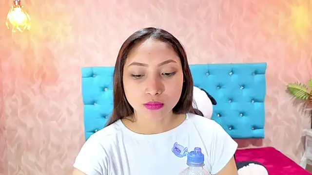 MadelineDoll online show from April 28, 2:11 pm