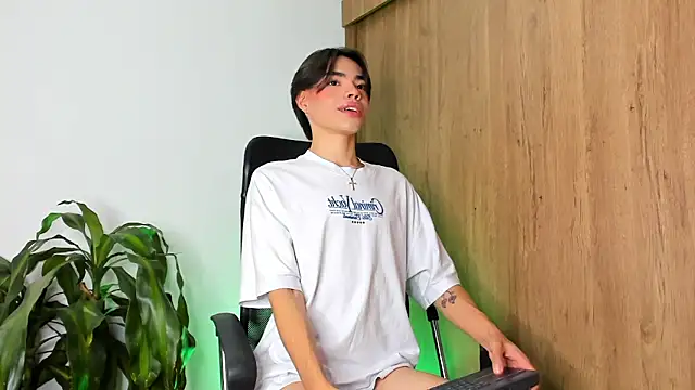 Snapshot of Julifoxx chatting on February 5, 10:12 pm Julifoxx online show from February 5, 10:12 pm