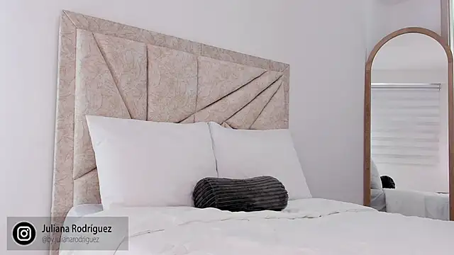 Snapshot of Julifoxx chatting on October 20, 9:15 pm Julifoxx online show from October 20, 9:15 pm