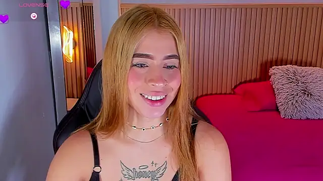 LUCYAMARS1 online show from October 23, 12:15 pm