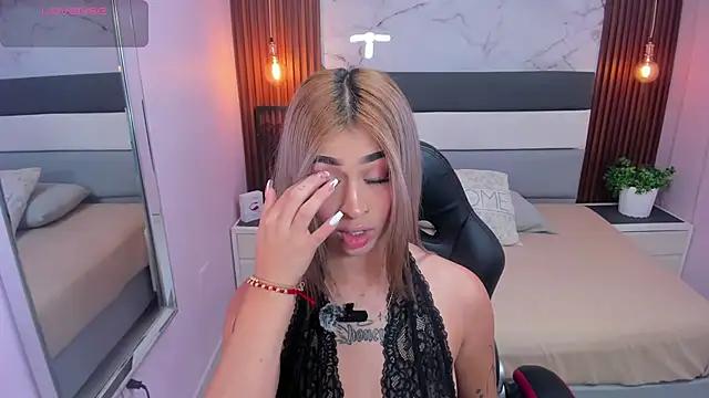 LUCYAMARS1 online show from March 17, 12:41 pm