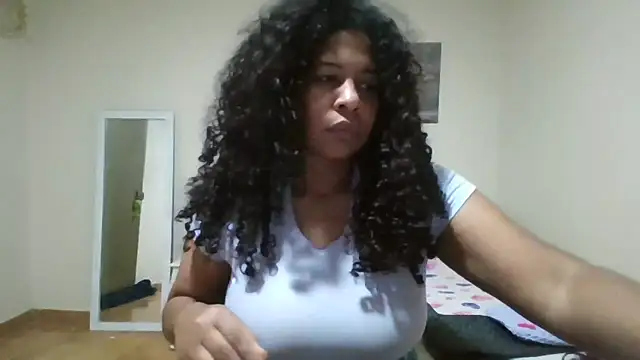 Snapshot of Ivon-09 chatting on May 13, 11:40 am Ivon-09 online show from May 13, 11:40 am