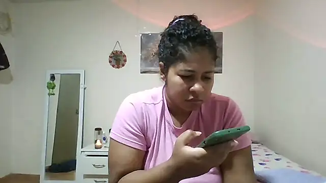 Snapshot of Ivon-09 chatting on May 19, 12:22 pm Ivon-09 online show from May 19, 12:22 pm