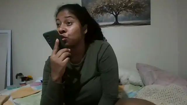 Snapshot of Ivon-09 chatting on June 8, 1:44 pm Ivon-09 online show from June 8, 1:44 pm