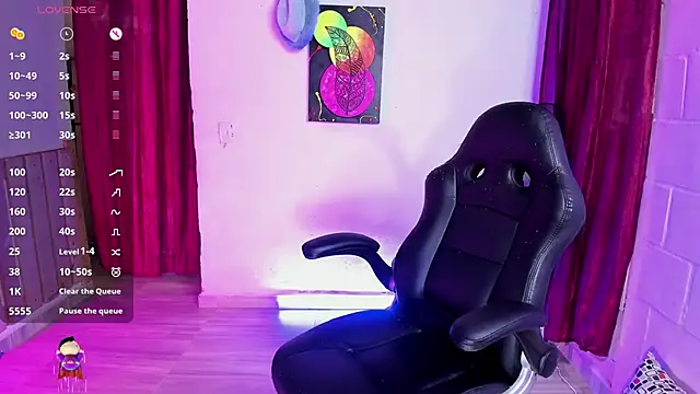 Snapshot of Sharon_hils chatting on February 6, 7:18 pm Sharon hils online show from February 6, 7:18 pm