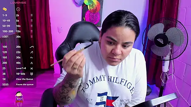 Snapshot of Sharon_hils chatting on February 8, 9:36 pm Sharon hils online show from February 8, 9:36 pm