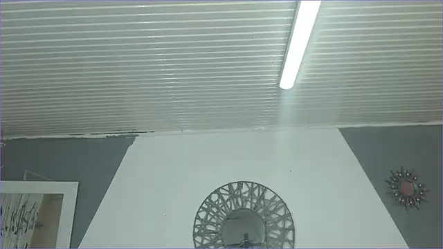 Snapshot of poison_girl21 chatting on February 6, 6:35 pm poison girl21 online show from February 6, 6:35 pm