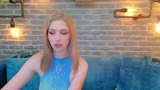 LisaCaprice online show from June 23, 3:59 am
