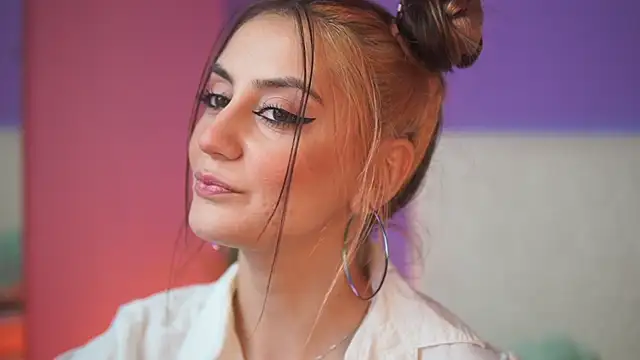 SabrinaHope online show from November 17, 7:30 pm