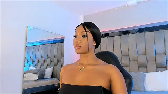 Snapshot of ChaynnaCooper chatting on February 13, 6:05 pm ChaynnaCooper online show from February 13, 6:05 pm