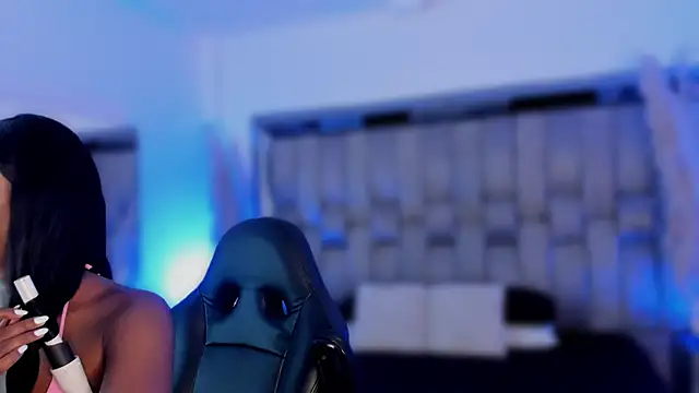 Snapshot of ChaynnaCooper chatting on December 14, 9:08 pm ChaynnaCooper online show from December 14, 9:08 pm