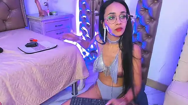 SamanthaFerrer   online show from January 5, 12:52 am