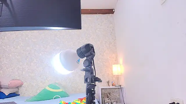 nicol f online show from October 31, 7:15 pm