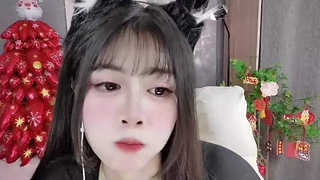 Snapshot of Nancy-Cindy chatting on February 6, 11:26 pm Nancy-Cindy online show from February 6, 11:26 pm