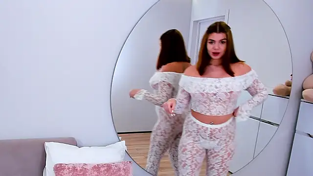 Snapshot of MelanieCarterr chatting on November 13, 4:17 pm MelanieCarterr online show from November 13, 4:17 pm