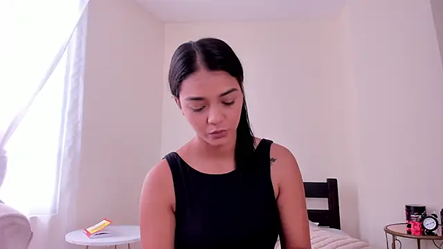 evely coelloo online show from March 6, 6:16 pm