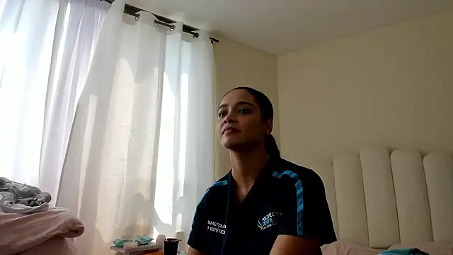 evely coelloo online show from February 11, 6:35 pm