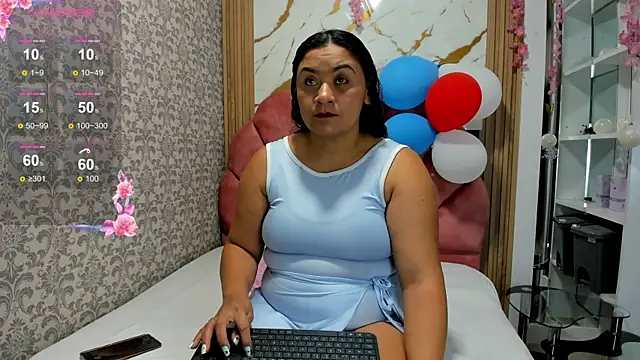 Snapshot of valeria_rivera1 chatting on July 14, 12:11 pm valeria rivera1 online show from July 14, 12:11 pm
