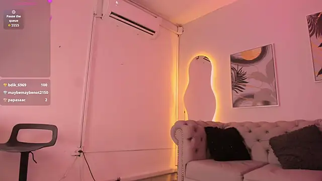 Snapshot of Isa_Little_Star chatting on October 31, 9:10 am Isa Little Star online show from October 31, 9:10 am