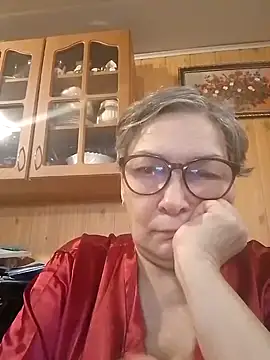 Snapshot of IrinaSweet54 chatting on January 5, 9:05 am IrinaSweet54 online show from January 5, 9:05 am