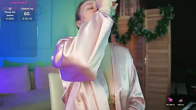 Snapshot of Ariell_Margot_ chatting on December 14, 8:09 am Ariell Margot online show from December 14, 8:09 am