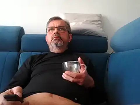 axecoman60 online show from February 16, 11:27 am